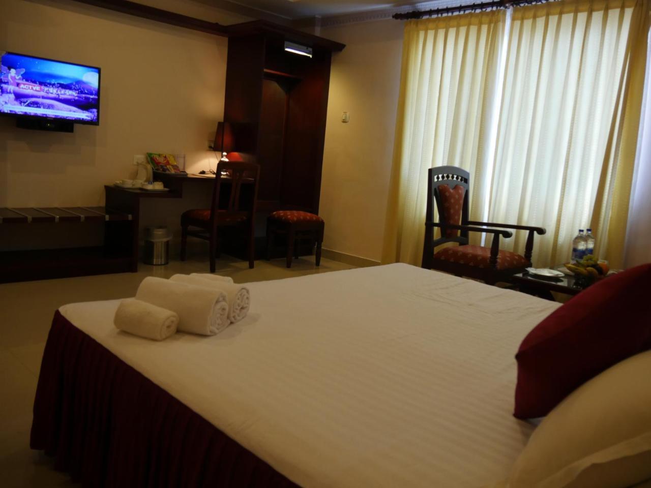 מלון Kilimanur Karthika Residency מראה חיצוני תמונה